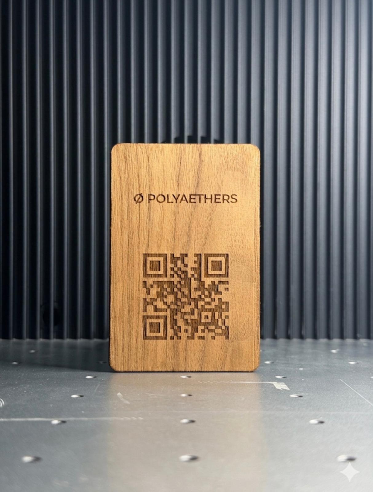 Placa QR de madera noble grabada para restaurante